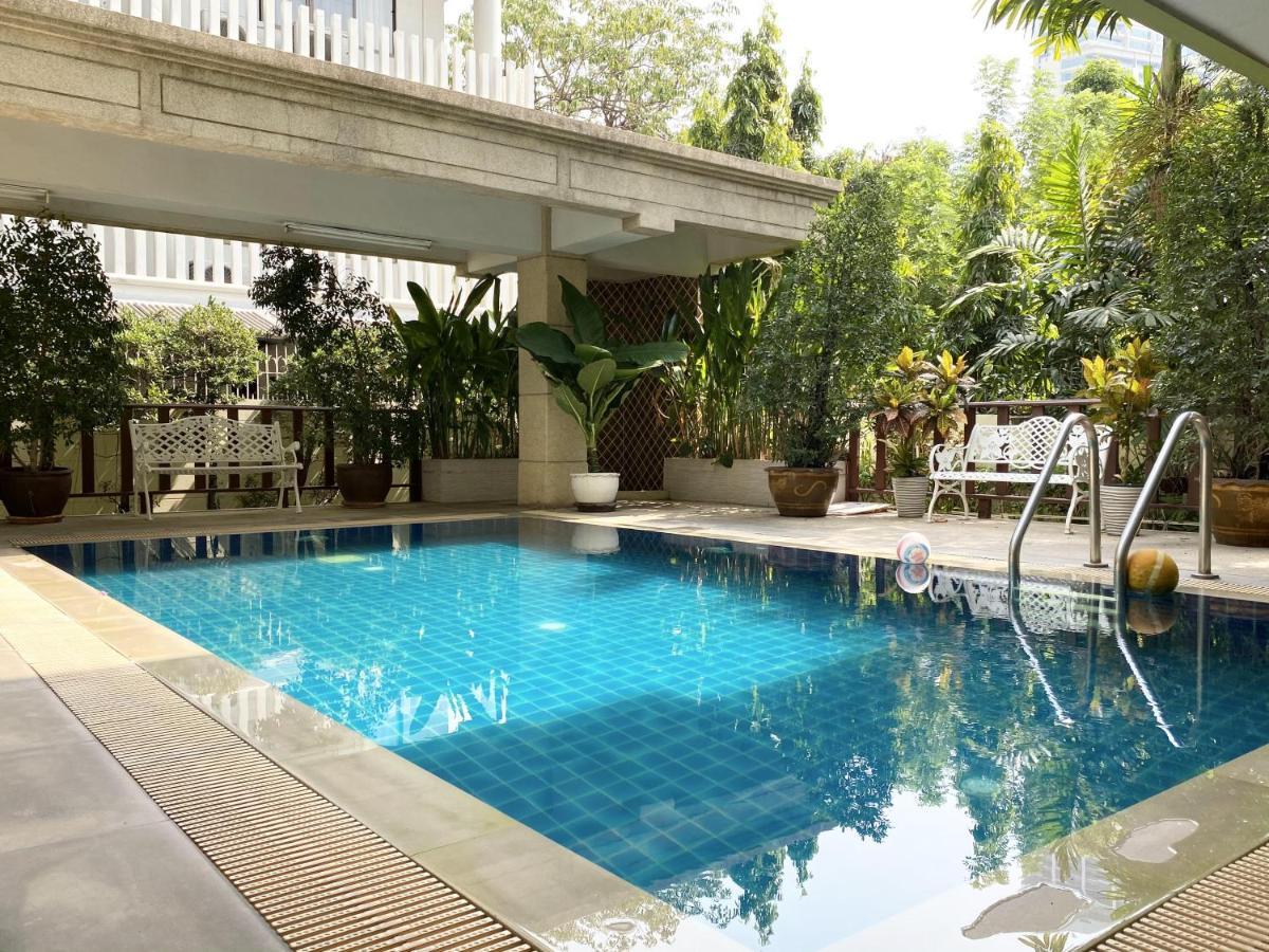 14 Place Sukhumvit Suites Bangkok Exterior photo
